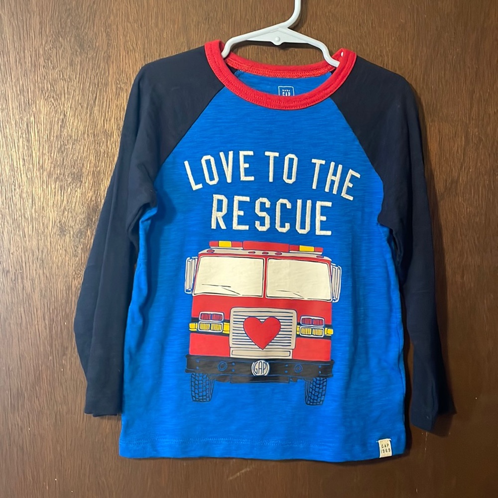 Boys Long Sleeve Valentines T-shirt from GAP!